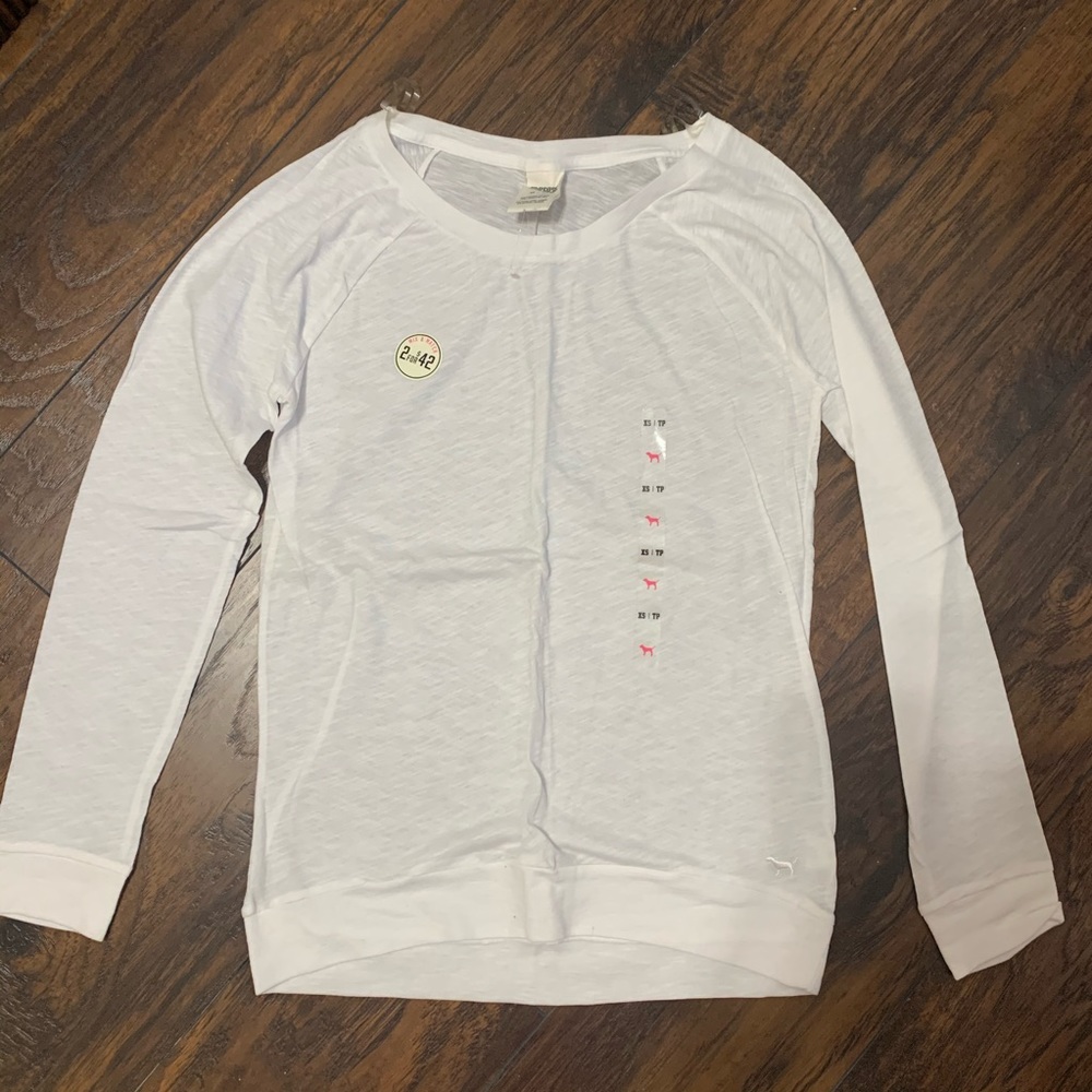 VS Pink• New long sleeve tee white